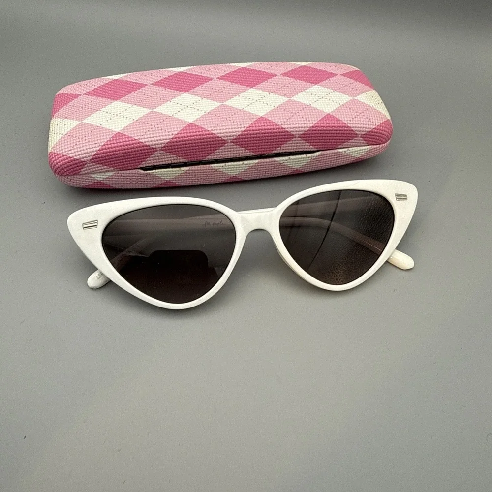 ✨LAST PAIR-| FREE PEOPLE, WHITE CAT EYE, SUNGLASSES, POLARIZED LENS & CASE- HOT
